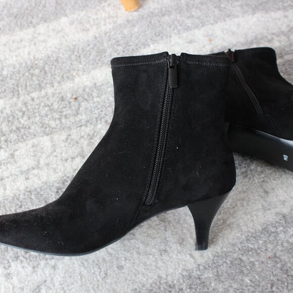 Black faux suede ankle booties - Picture 4 of 8
